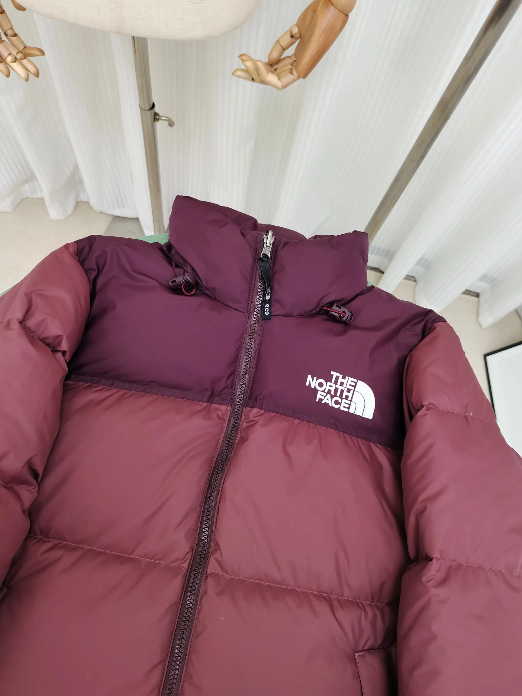 The North Face Classic 1996 ， Quality ， ，YKK ISO 9000Quality ZP ， Premium ， ， ， Lightweight 。Classic ， 。 。 Size：XS-XXL